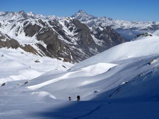 Gianfranco e Rita salgono lungo il versante Nord-Est del Monte Bodoira (17-2-2008)