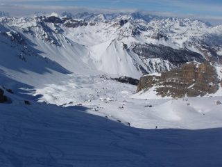 Il vallone di salita. A sinistra il Colle 2750m del Pic W de Cote Belle (consigliatissimo) e al centro l'Arpellin