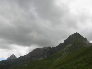 Il Pelvo e il monte Chersogno sulla sinistra