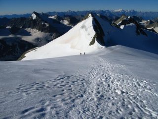 la cima Sud del Pigne d'Arolla m. 3772 vista dalla cima principale