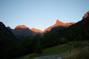L'emblema del parco, il Mont Avic, al mattino
