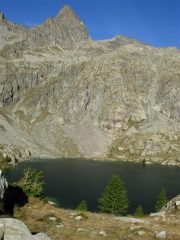 Lac Vert, Monte Lusiere e a destra più lontano Cima Viglino