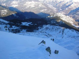 Il v.ne dell'Alpe e del lago di Pana dalla Cima Piana. A dx la dorsale Chalamy-Boccoueil con il Bec Gavin (2001m).