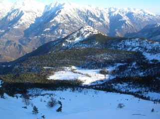 Il Bec Gavin (2001m) e l' Alpe di Pana dalla cresta sommitale del Bec di Nona.