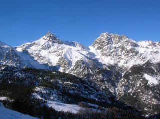 Avic (sulla sinistra) e Mont Ruvi (sulla destra).