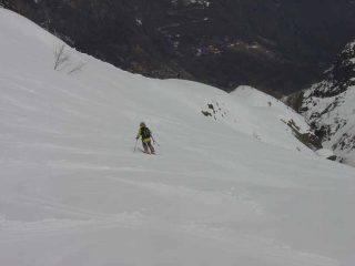 Discesa verso la dorsale che precede l'Alpe Vallonetto