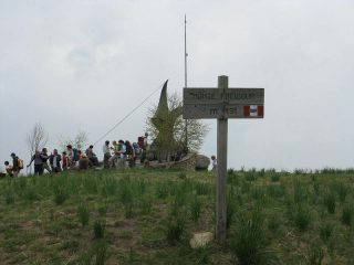 La cima con il monumento all'Aviatore
