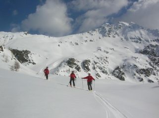 Il Colle di Vessona ed il Monte Faroma visti dalla conca dell' Alpe l' Ardamun.