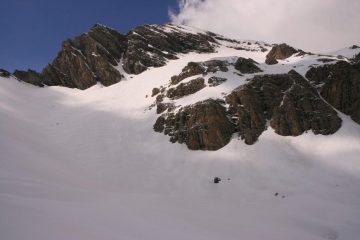 il Monte Enciastraya visto dai pressi del Colle del Puriac (15-4-2007)