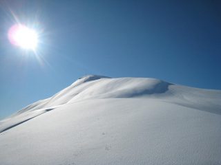 Neve marmorea sotto la cima
