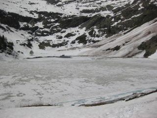lago sottano ancora gelato