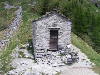 La piccola cappella votiva al Col Ranzola