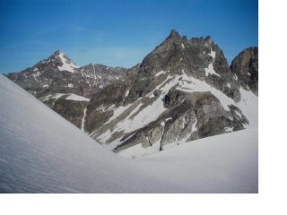 La Becca di Luseney e il Mont Redessou dai pressi del Col Chavacour