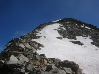 La cresta che dalla cima del Monveso scende sul colle di Forzo.