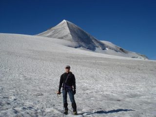 La Becca d'Oren vista dal ghiacciaio