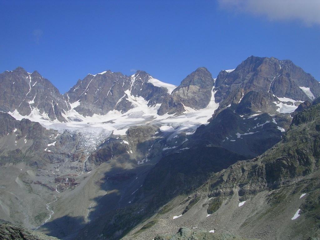 sulla cima guardando il gruppo del Bernina