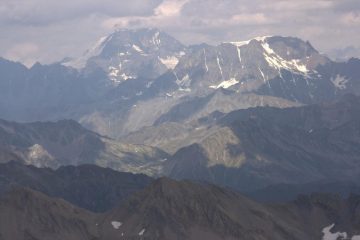 panorami dalla cima : Grand Combin (a sinistra) e Mont Velan (a destra) (22-8-2009)