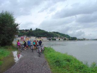 L'Enns a destra, sfocia nel Danubio
