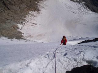 Il tratto nevoso quasi in vetta a Lenzspitze