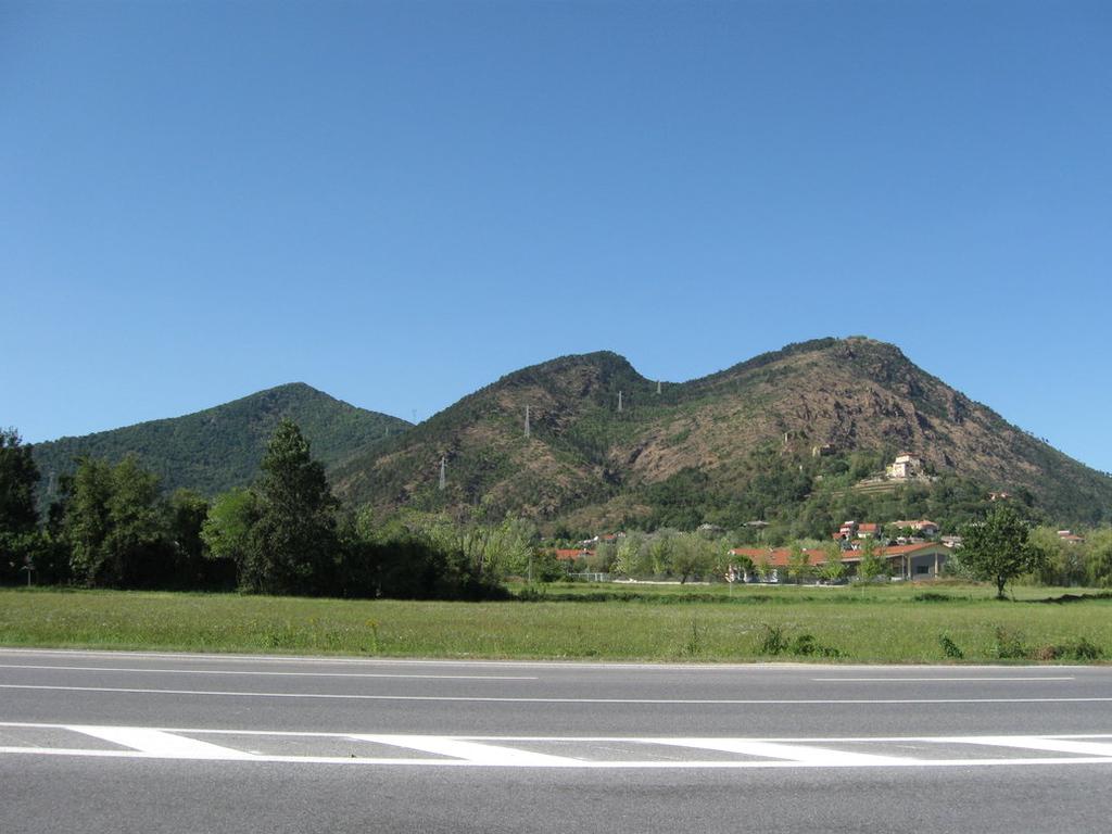 da sx: Montagnazza, Rubatabo e monte S. Giorgio dalla SP6