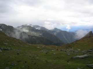 Il vallone che da Col Santana scende verso Piamprato. A sinistra, non visibile, si trova il lago Santanel.