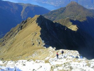 La lunga cresta di salita e il Legnoncino sullo sfondo