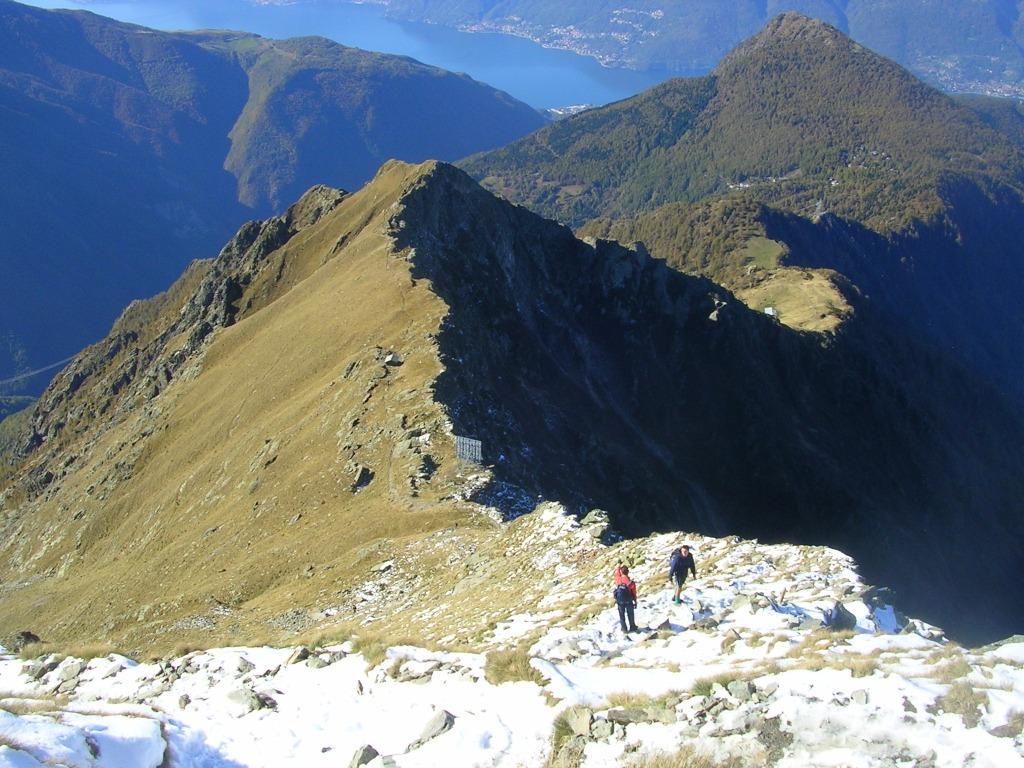 La lunga cresta di salita e il Legnoncino sullo sfondo