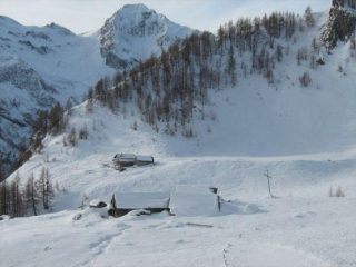 Alpe Vallaro e dietr Cima di Montalto