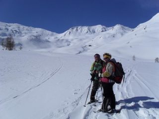 Silvia e Luciano in vista dell'alpe,sotto il Flassin