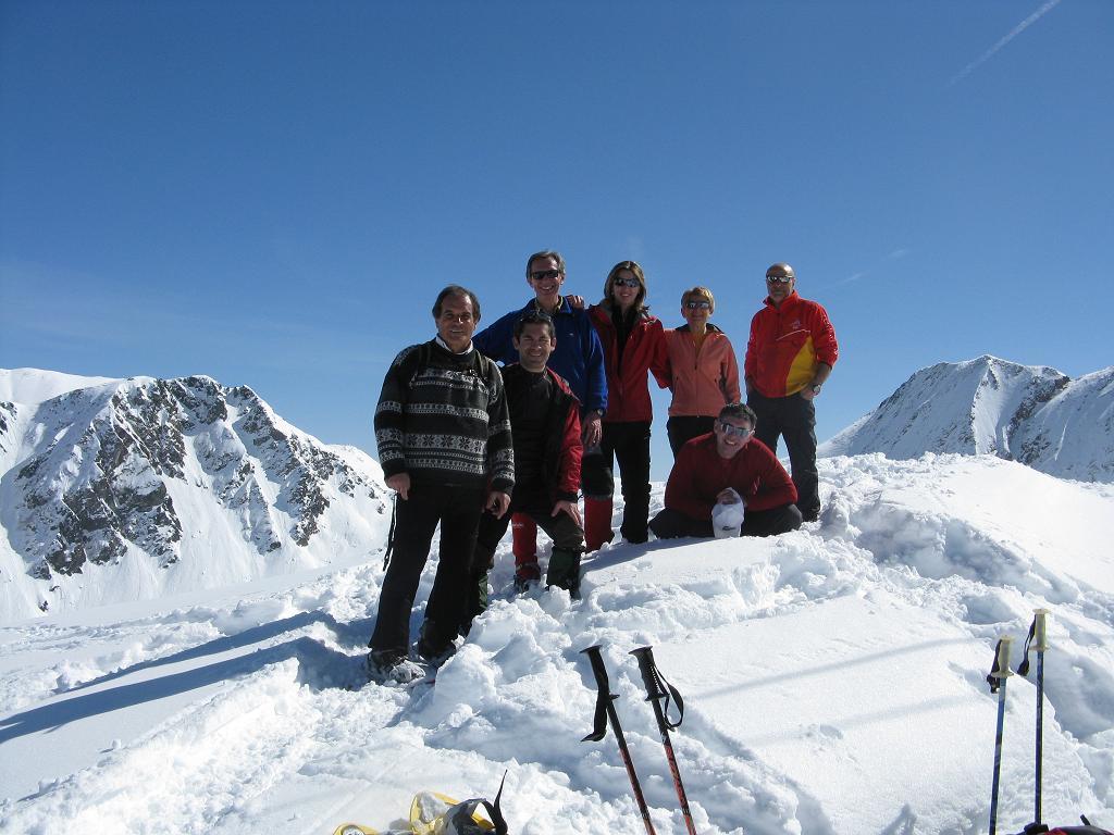 Il gruppo sulla cima di fronte a Punta Lance