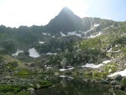 Il piccolo Lago superiore del Frisson con il Monte Frisson