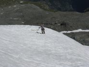 Maurizio in salita sul ghiacciaio di Tos