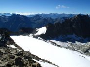 Il ghiacciaio e il colle visti dalla cima