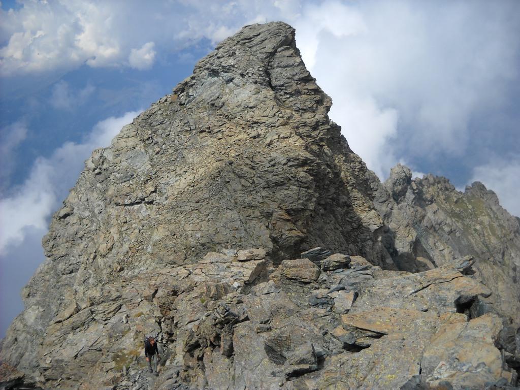 Vista dalla cima sud: la cima nord e sullo sfondo la cresta est
