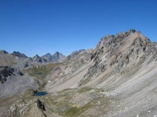 I laghi di Roburent e il Monte Scaletta, a destra, dal passo Peroni