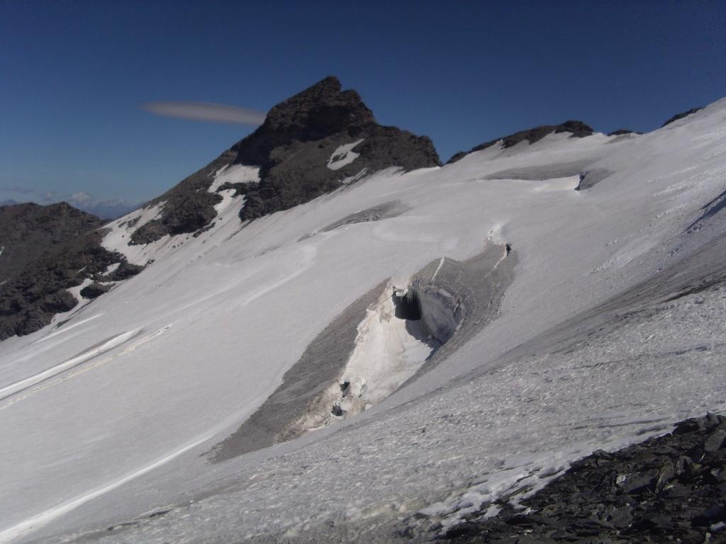 13 - enorme crepaccio nella parte alta del ghiacciaio della Sassiere (Sarà largo 30 metri)