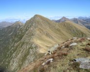 La vetta del Monte Stabbiello (m.2115) dalla Cima della Segonaia (m.2068)