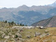 Alpe Gran Nomenon e il bivacco Gontier (recintato)