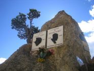 verso il col d'Izoard: cippo in memoria di due grandi campioni