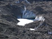 Un laghetto nel ghiacciaio del Khumbu