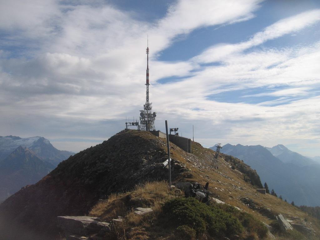 La cima del Matro con la poco estetica torre delle telecomunicazioni.