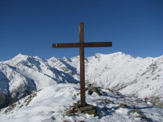 Nuova Croce e panorama sulla testata della Valle Savenca