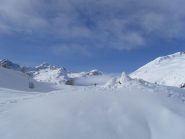 bella panoramica  con pupazzo di neve