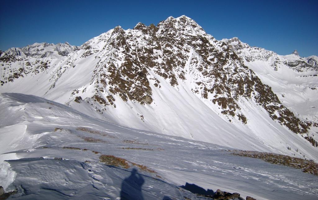 Il Monte Faroma dalla vetta del Grand Pays; all'estrema destra il Cervino