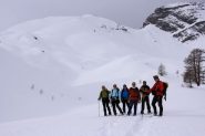 foto di gruppo nel Vallon de Rofre, a quota 2350 m. con la cima alle nostre spalle (26-2-2011) 