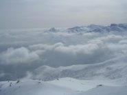 Verso le Alpi Liguri, un mare di nubi