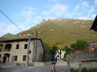 partenza da Quassolo ai piedi del monte Cavallaria
