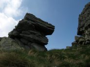 Caratteristici torrioni di roccia in mezzo ai quali passa il sentiero
