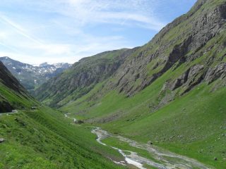 l'ampio vallone  dopo la partenza dall'alpe Porassey