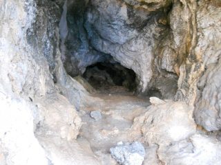 la grotta che si trova lungo shy talk 